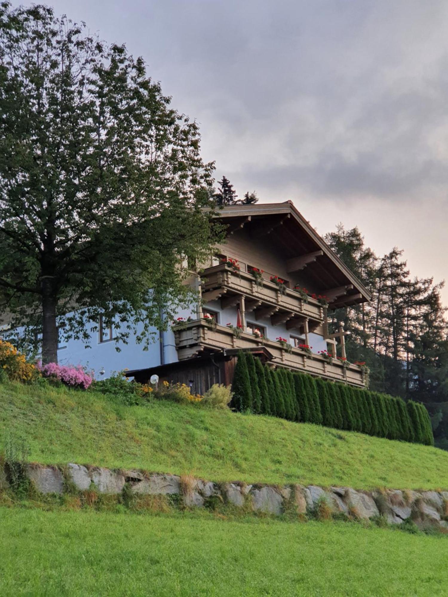 Pension Schlossberg ミッタージル エクステリア 写真