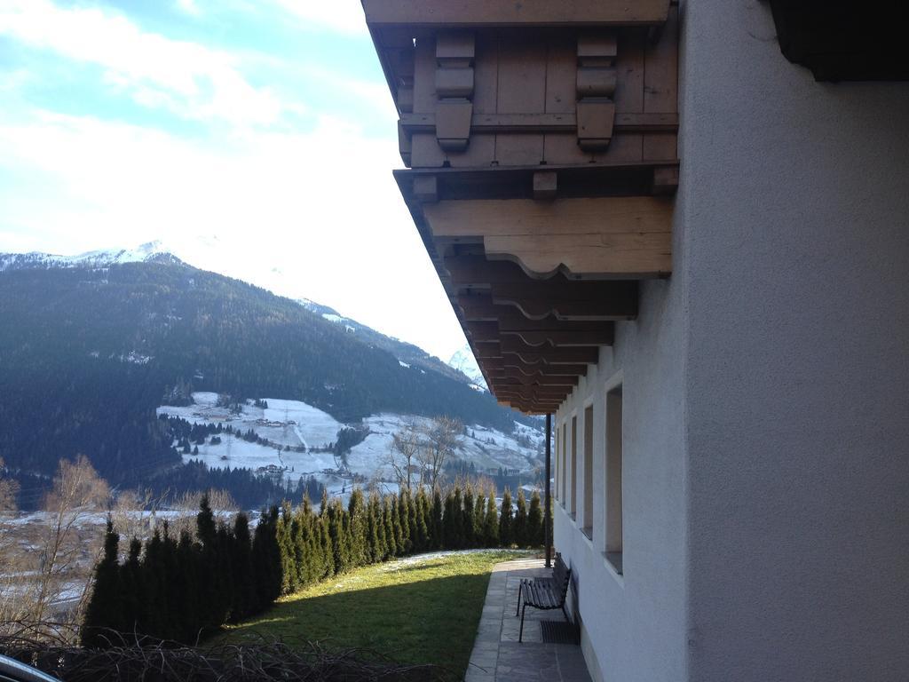 Pension Schlossberg ミッタージル エクステリア 写真